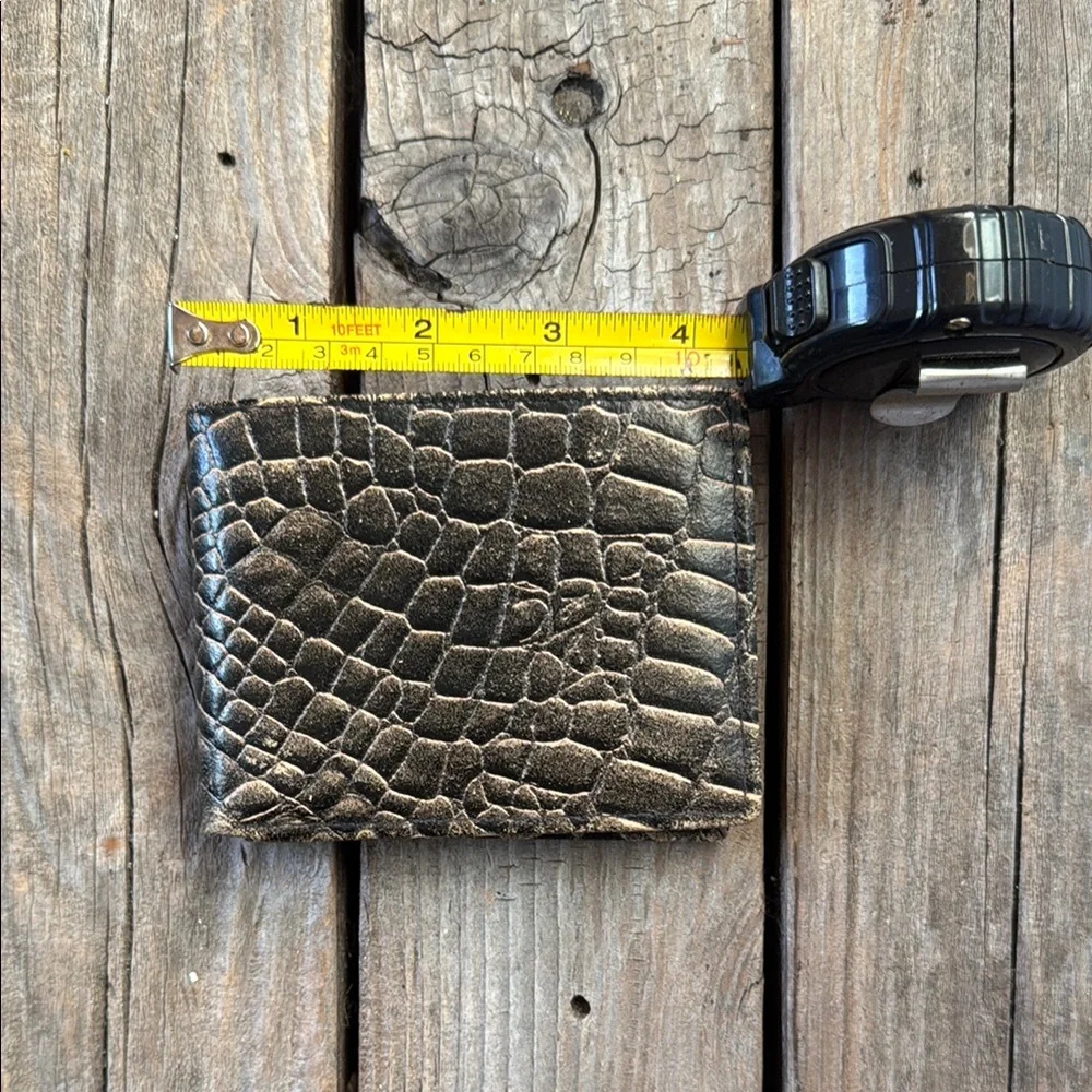 Black Crocodile Embossed Card Holder - Picture 8 of 14